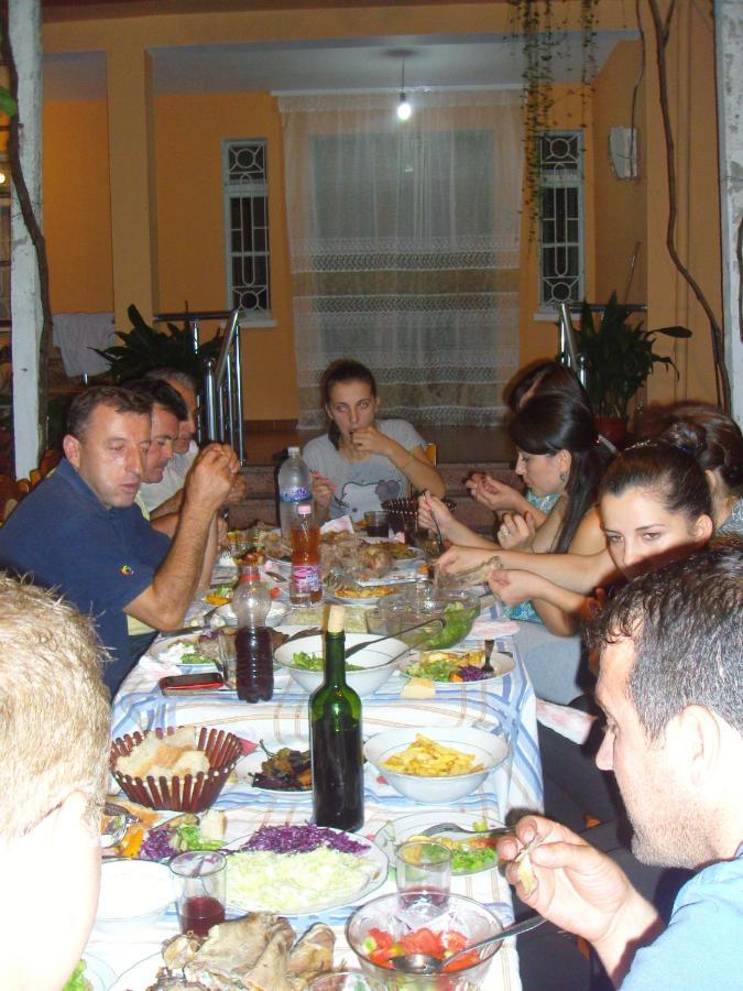 Florians Guesthouse Шкодер Экстерьер фото